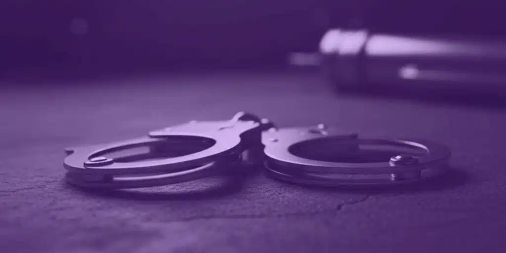 Algemas para prender por crime de roubo